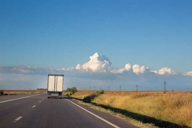 Ile zapłacisz za kilometr transportu busem?