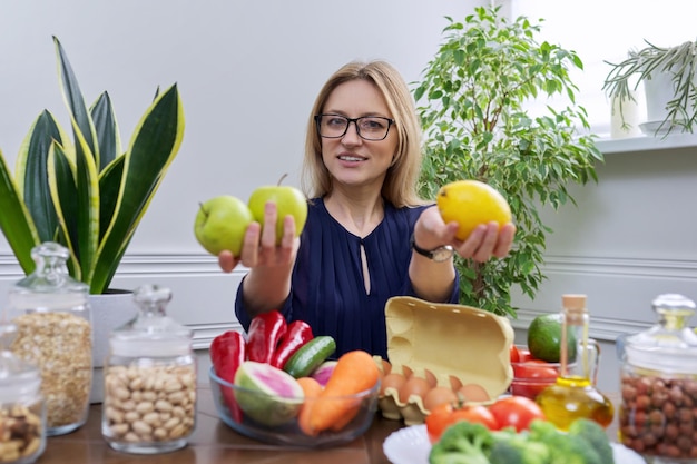 Zdrowe odżywianie – co i kiedy jeść, aby czuć się lepiej?