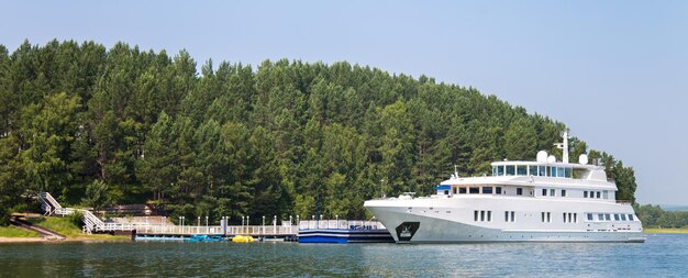 Ile zarabia tirowiec w Polsce i od czego to zależy?