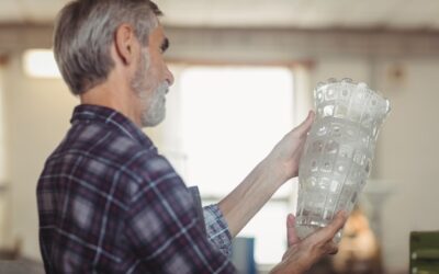 Jak powstaje butelka PET i co wpływa na jej kształt?