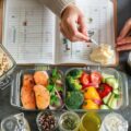 Jak zaplanować posiłki na cały tydzień, by gotowanie stało się prostsze?